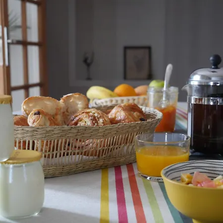 Maison Bernatenia לינה וארוחת בוקר