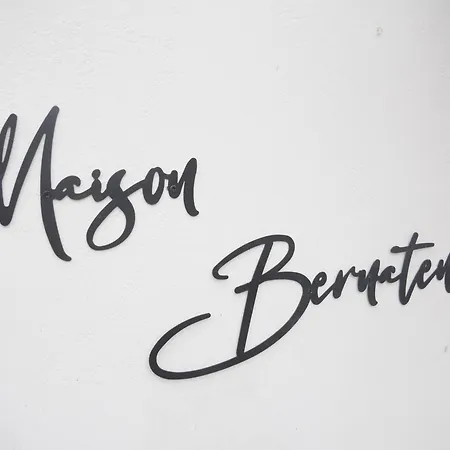 Maison Bernatenia לינה וארוחת בוקר Uhart-Cize